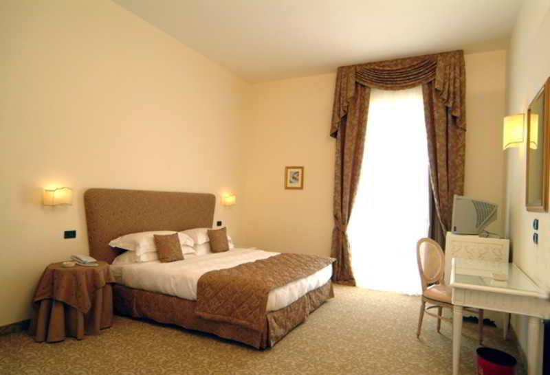 San Paolo Al Convento Hotel Trani Bagian luar foto